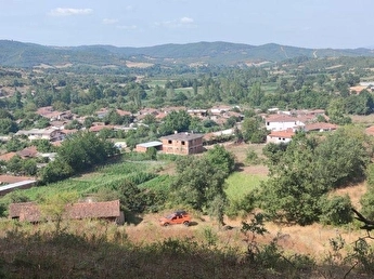 Hem Yatırımlık Hem Yaşamlık! Çınarcık Köyünde 5550 m2 - 611 m² Köy İçi İmarlı Dev Arazi